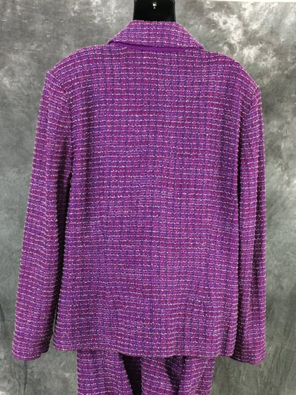 BEAUTIFUL St John couture knit purple multi jacket skirt suit size 14 - Picture 8 of 10